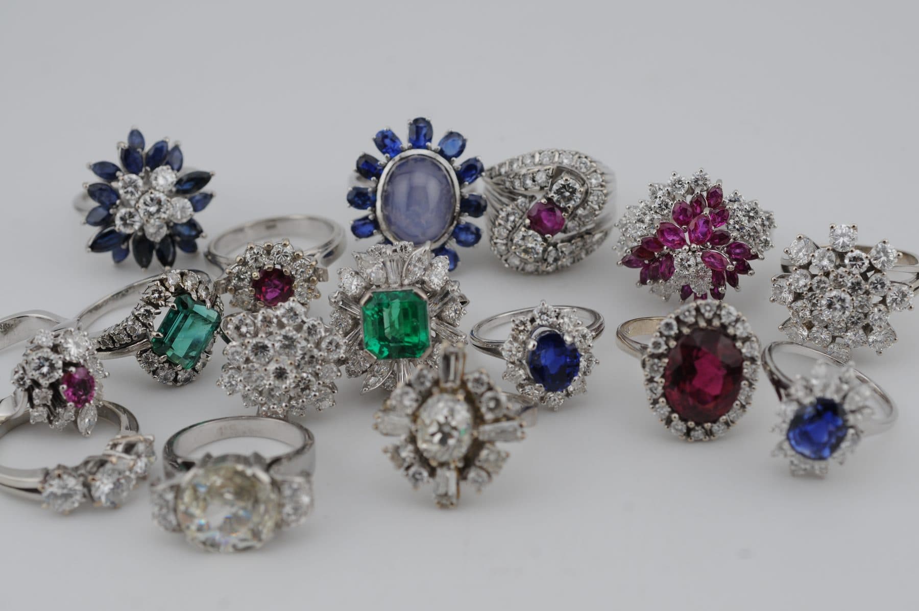 Ringe mit Diamanten und Farbsteinen